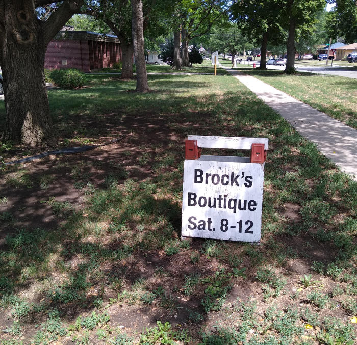 Brocks Boutique Sign